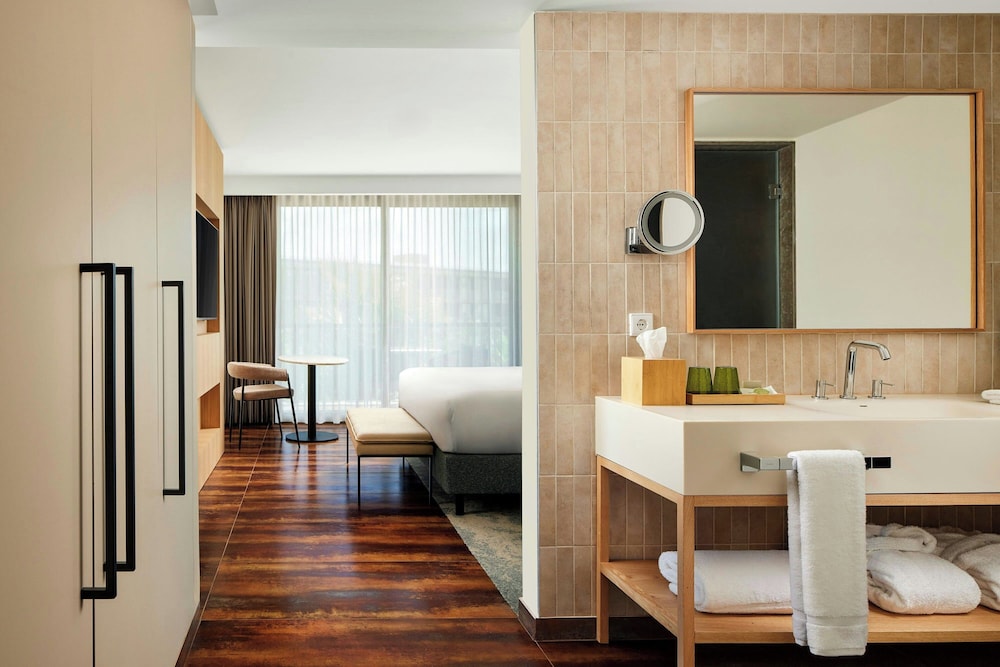 Club Suite, 1 Bedroom, Sea View - Photo 4