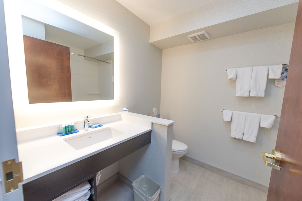 Suite, 2 Queen Beds - Photo 7