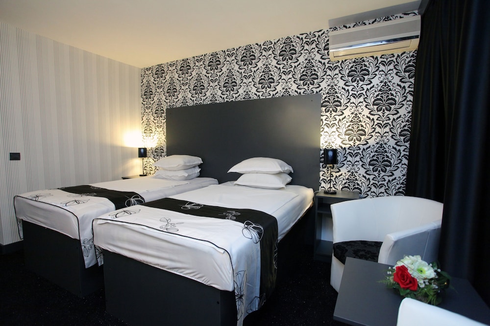Executive Double Room - Photo 6
