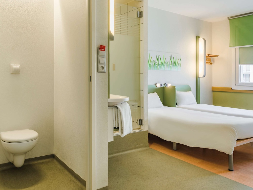Basic Twin Room, 2 Twin Beds - Photo 2