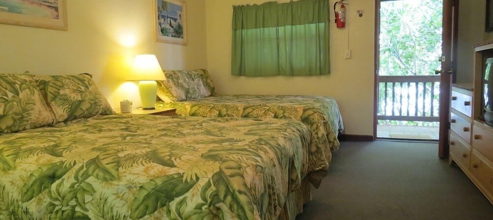 Room, 2 Queen Beds, Kitchen photo 2