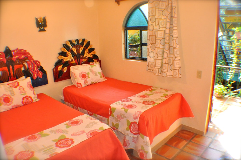 Standard Room, 2 Twin Beds photo 3