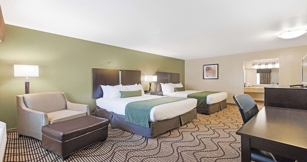 Deluxe Room, 2 Queen Beds, Non Smoking, Refrigerator & Microwave - Photo 1