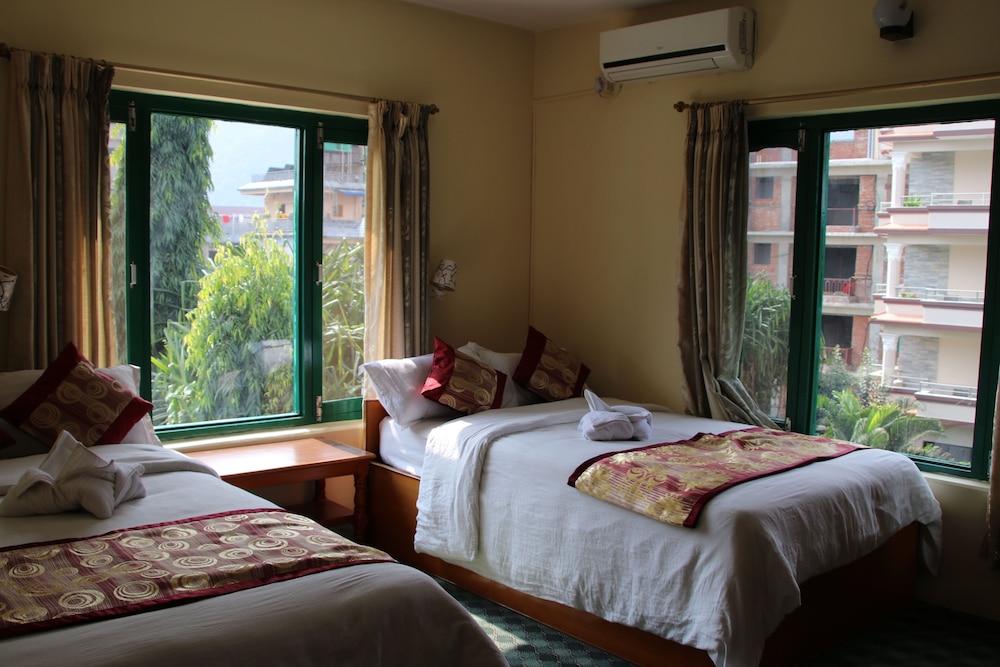 Deluxe Suite, Multiple Beds, Private Bathroom, Mountain View