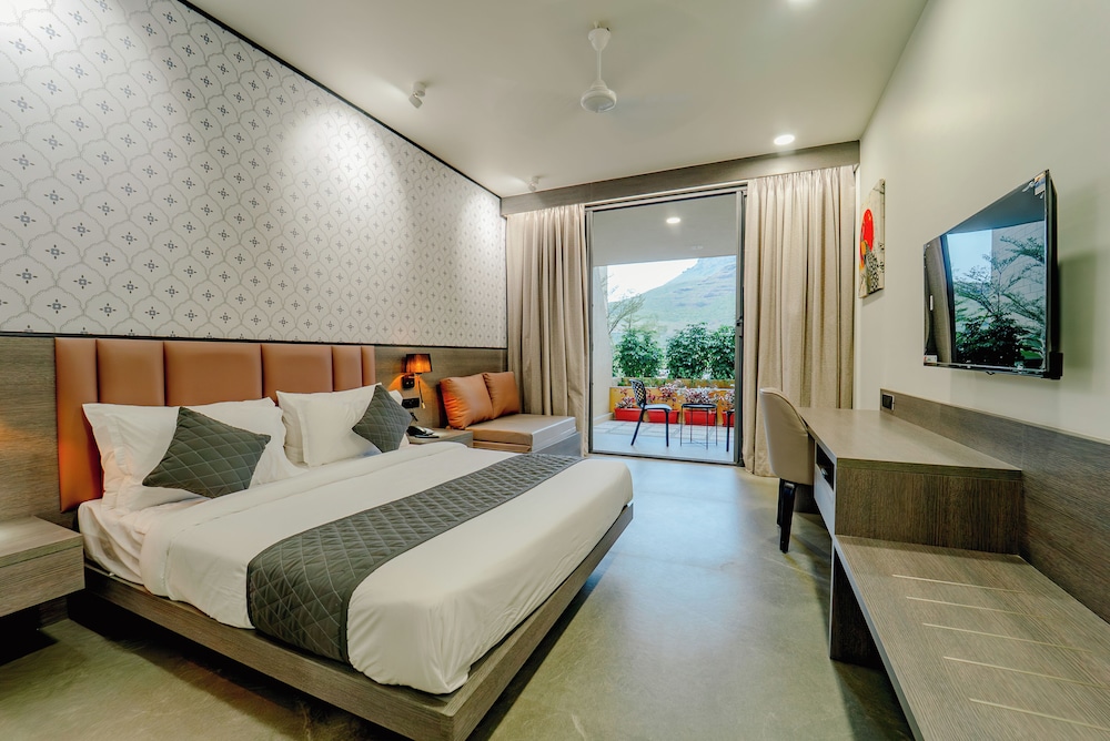 Grand Oasis Room