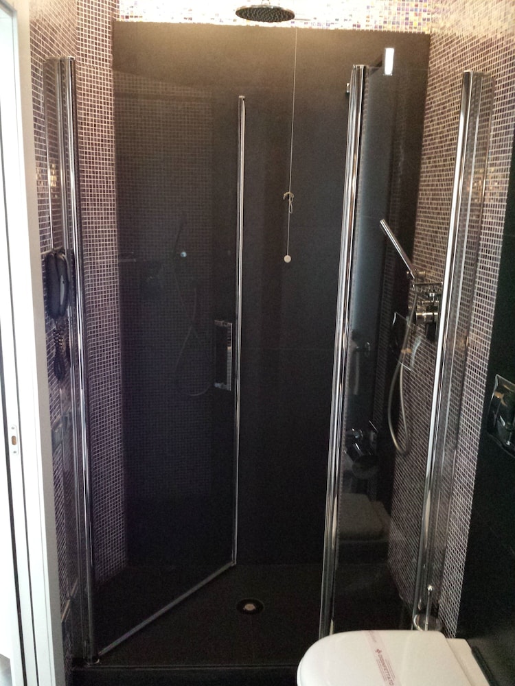 Classic Double or Twin Room - Photo 25