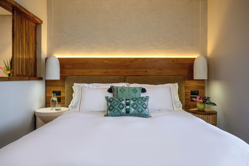 Suite (Slow) - Photo 1