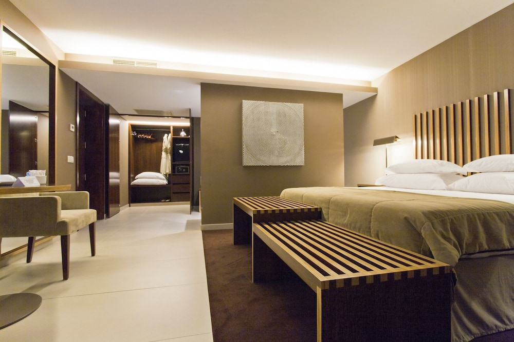 Suite, Balcony