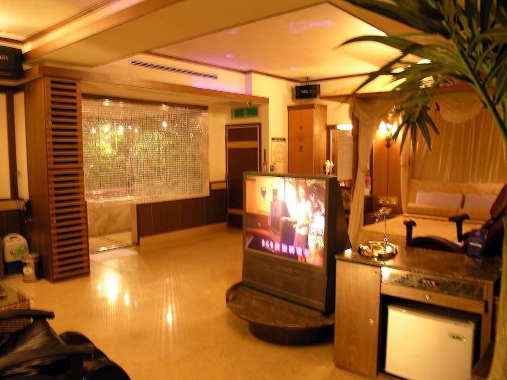 Luxury Double or Twin Room, 1 King Bed, Jetted Tub photo 3
