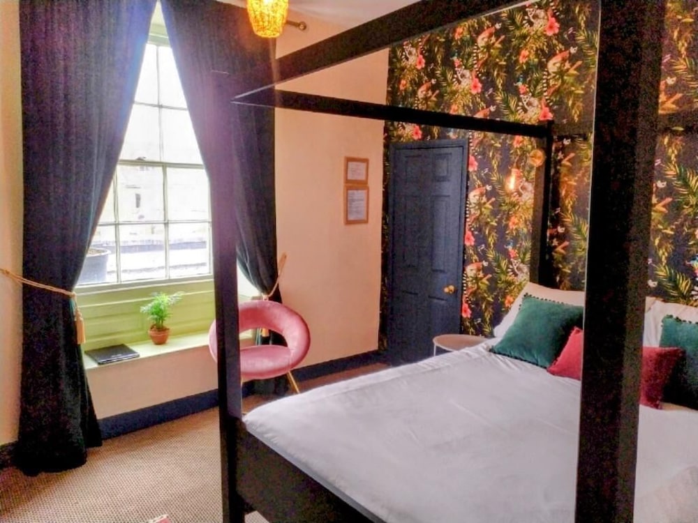 Classic Double Room, Ensuite photo 3