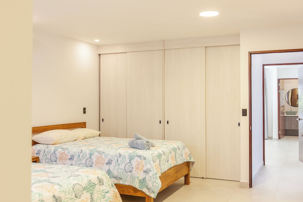 Deluxe House photo 2