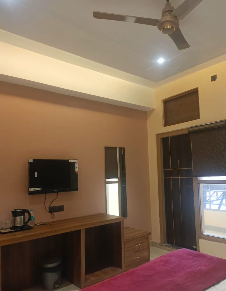 Basic Double Room photo 2