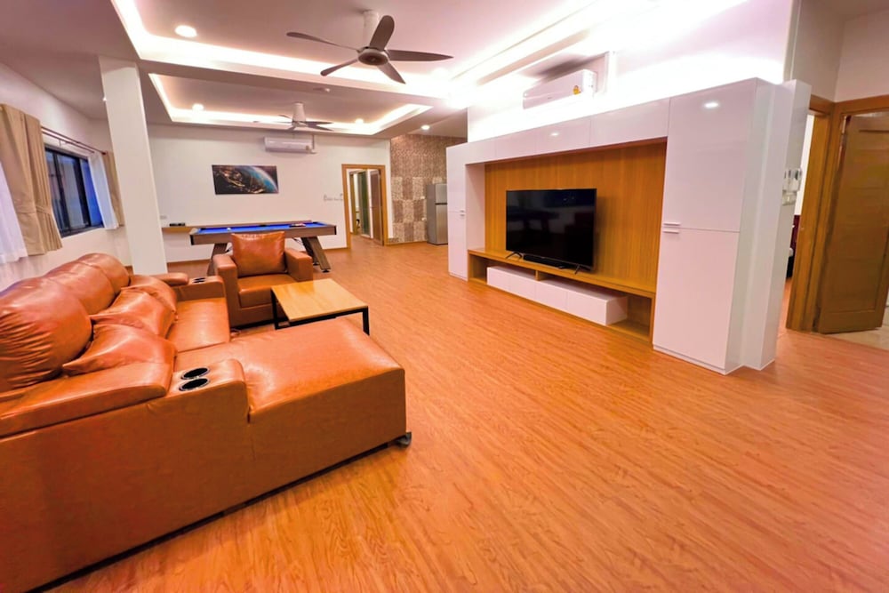 Family Penthouse - Photo 8