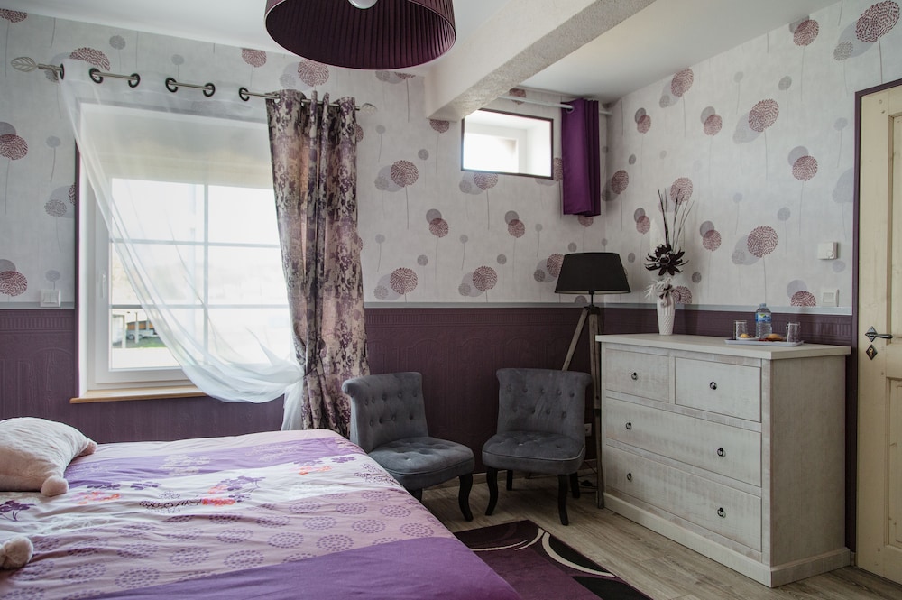 Double or Twin Room (Prune) photo 1