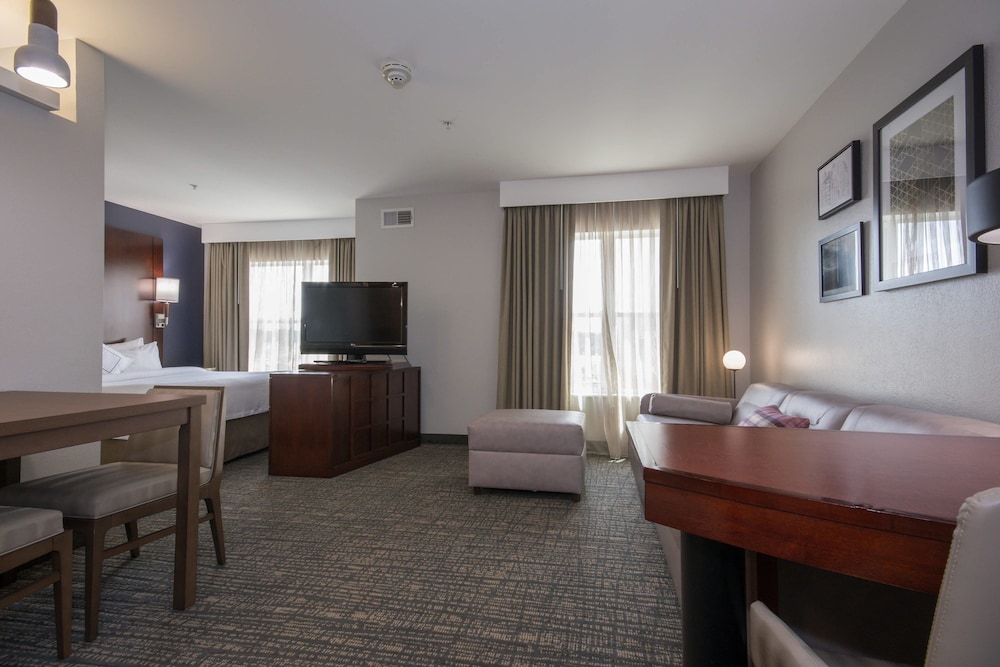 Studio Suite, 1 King Bed with Sofa bed - Photo 3