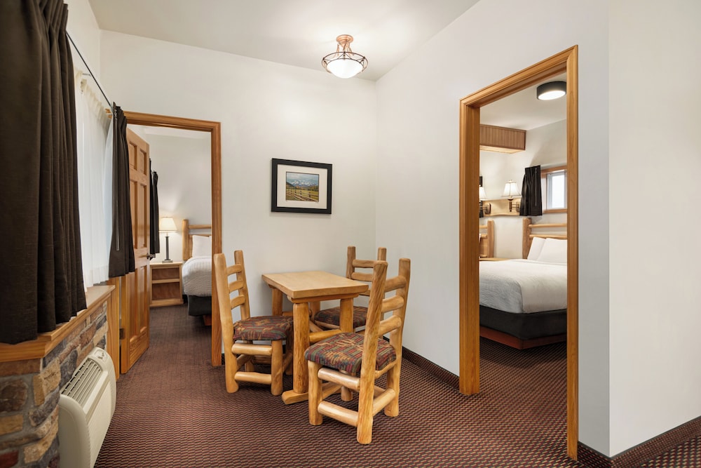 Deluxe Suite, Multiple Beds photo 1