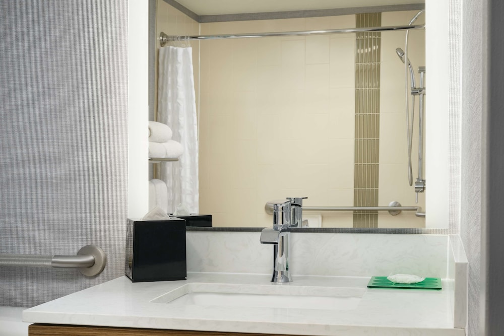 Room, 1 King Bed, Accessible (with Shower) - Photo 7
