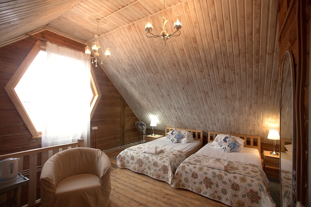 Economy Chalet photo 2