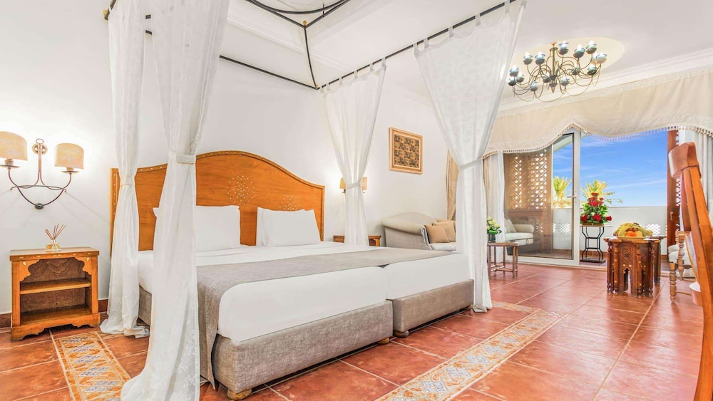 Prestige Deluxe Queen or Twin Room - Pool View - Photo 2