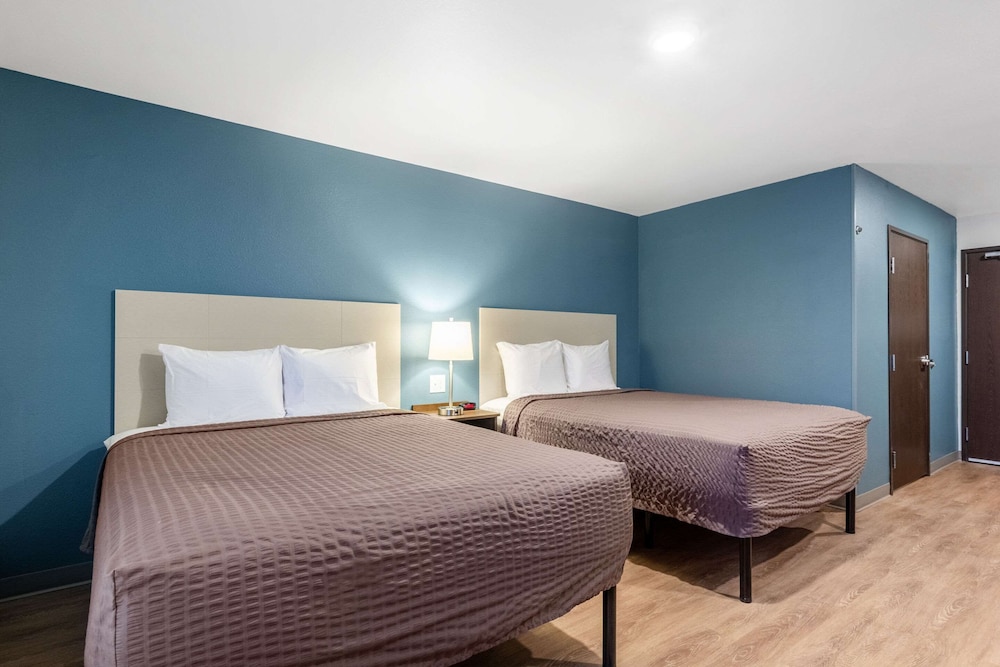 Standard Room, 2 Queen Beds, Non Smoking - Photo 1