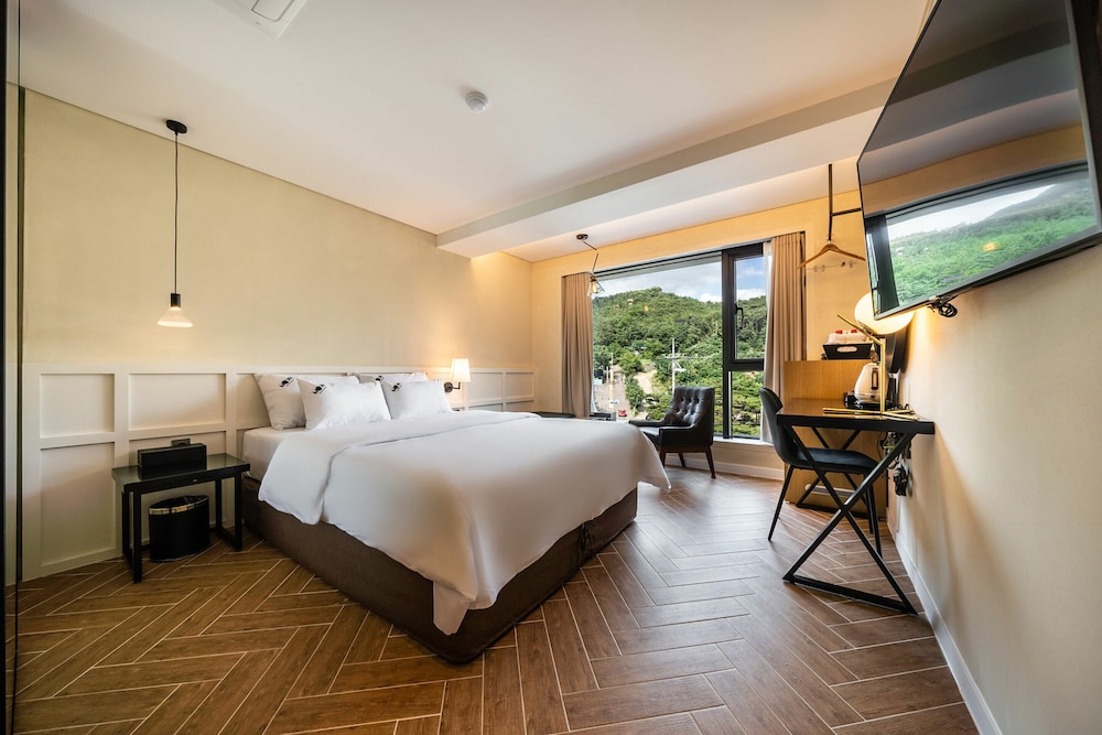 Deluxe Room - Photo 19