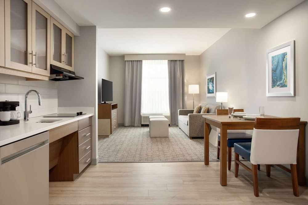Suite, 1 King Bed, Accessible, Bathtub - Photo 1