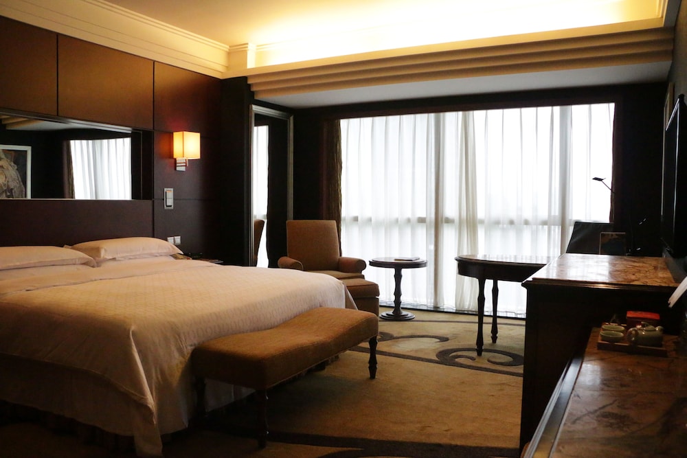 Deluxe Room, 1 King Bed - Photo 6