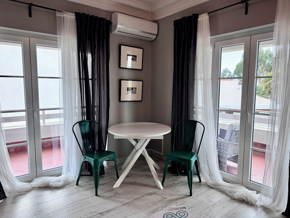 Deluxe Double or Twin Room, Non Smoking, Partial Sea View photo 2