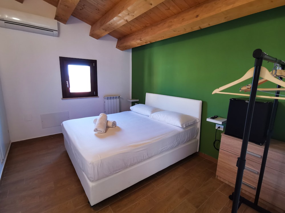 Economy Room