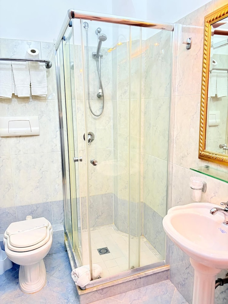 Triple Room - Photo 8