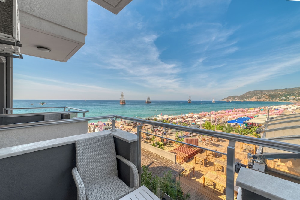 Standard Double or Twin Room, 1 Bedroom, Partial Sea View