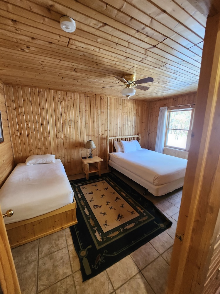 Evergreen Deluxe Cabin