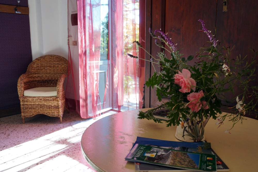 Standard Double or Twin Room, 1 Bedroom, Courtyard View photo 2