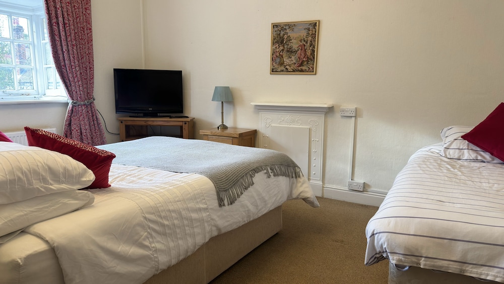 Basic Triple Room photo 2