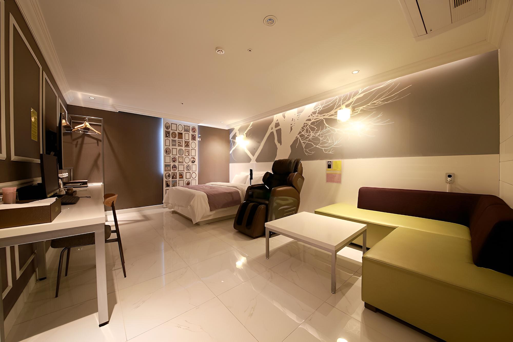 Room (Standard Room) - Photo 1