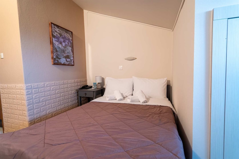 Economy Double Room - Photo 8