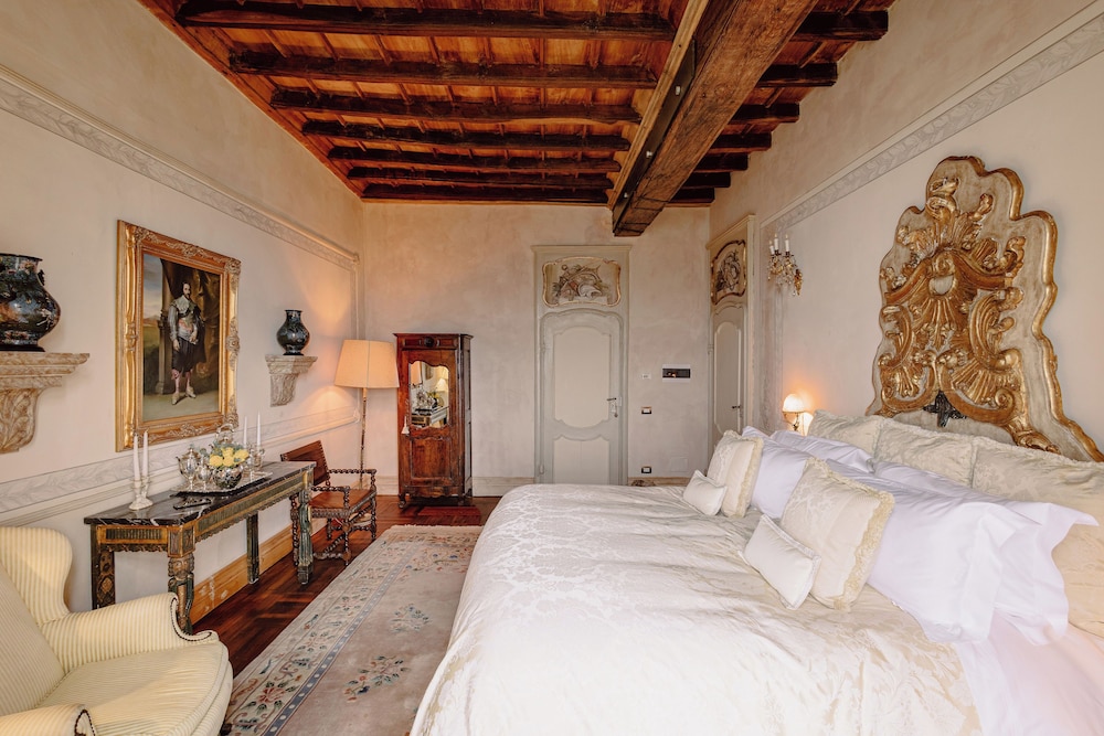 Double Room, Hill View (Spanish Room)