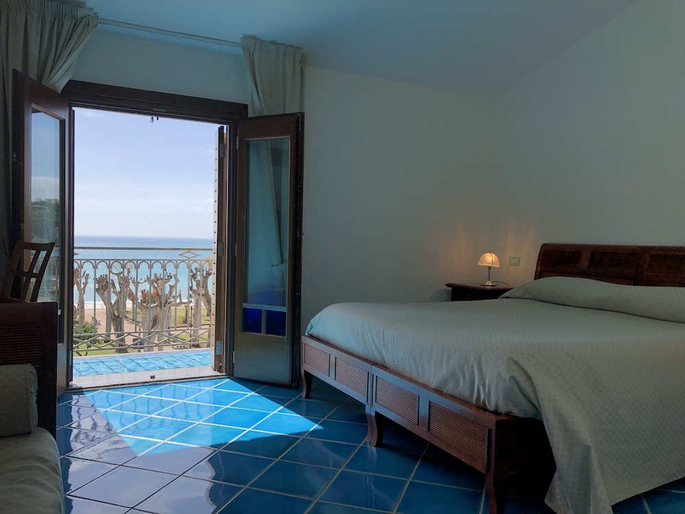 Superior Double Room, Partial Sea View photo 1