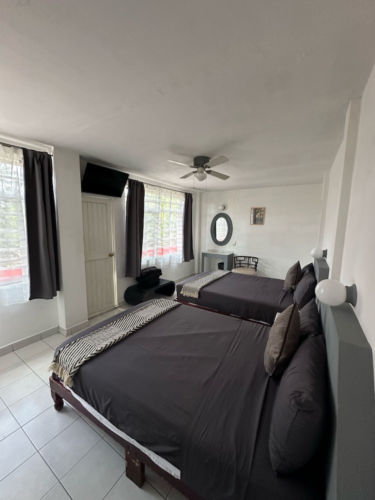 Basic Double Room, 2 Double Beds photo 3