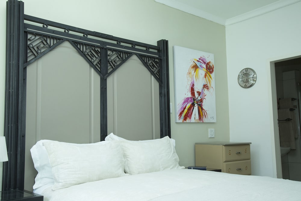 Queen Room photo 3
