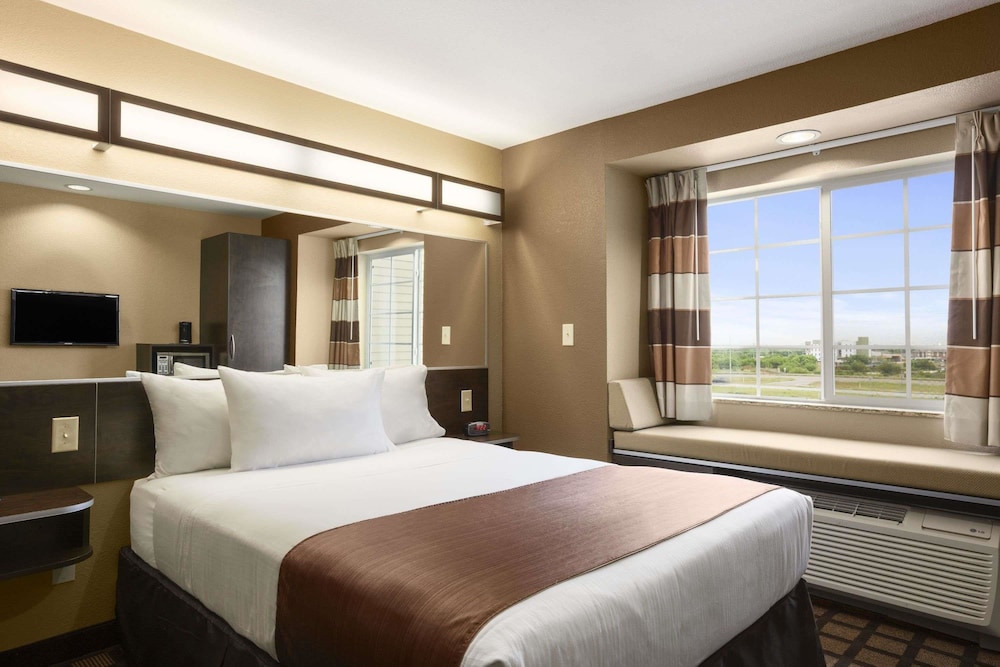 Room, Accessible photo 1