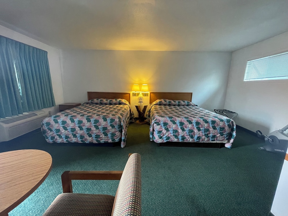 Deluxe Double Room, 2 Queen Beds photo 2