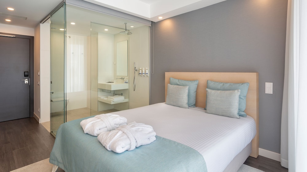 Deluxe Double Room, Balcony, Sea View - Offer of 1 Introduction Session to Wellness photo 3