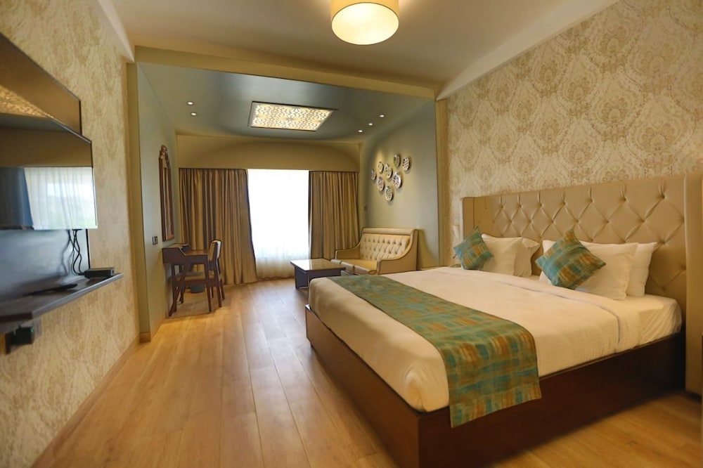 Executive Room - Photo 1