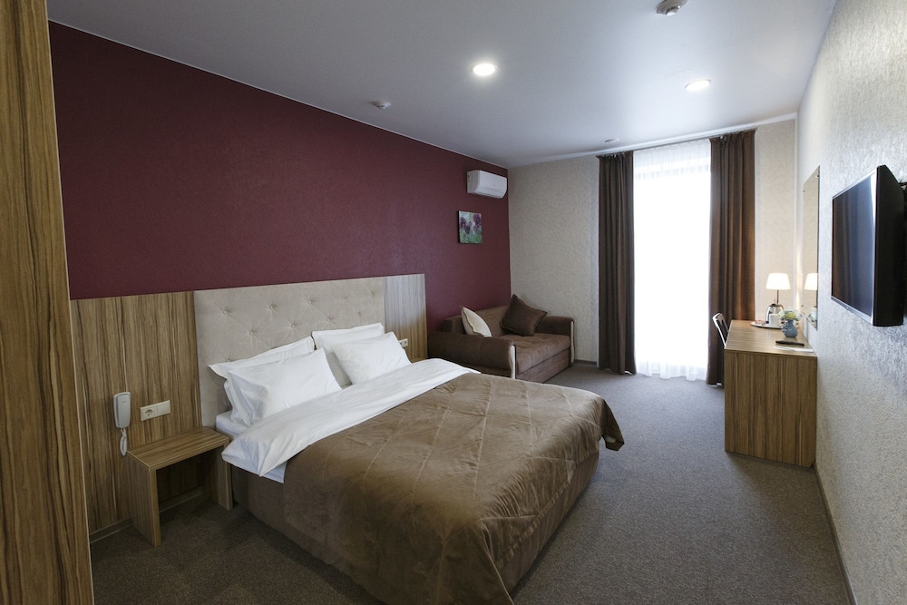 Superior Double Room, 1 Queen Bed with Sofa bed photo 3