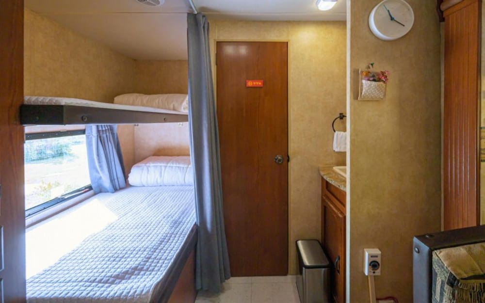 Room (Caravan B (Common Pool 66))