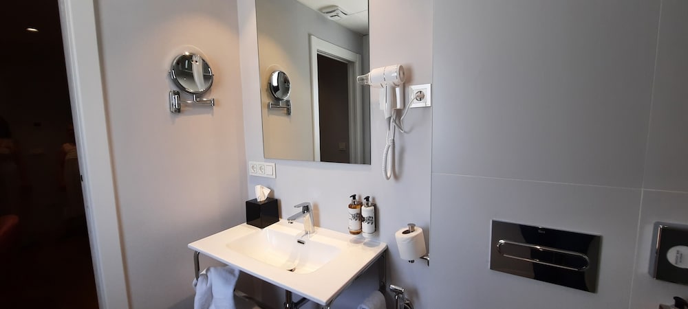 Double or Twin Room - Photo 28