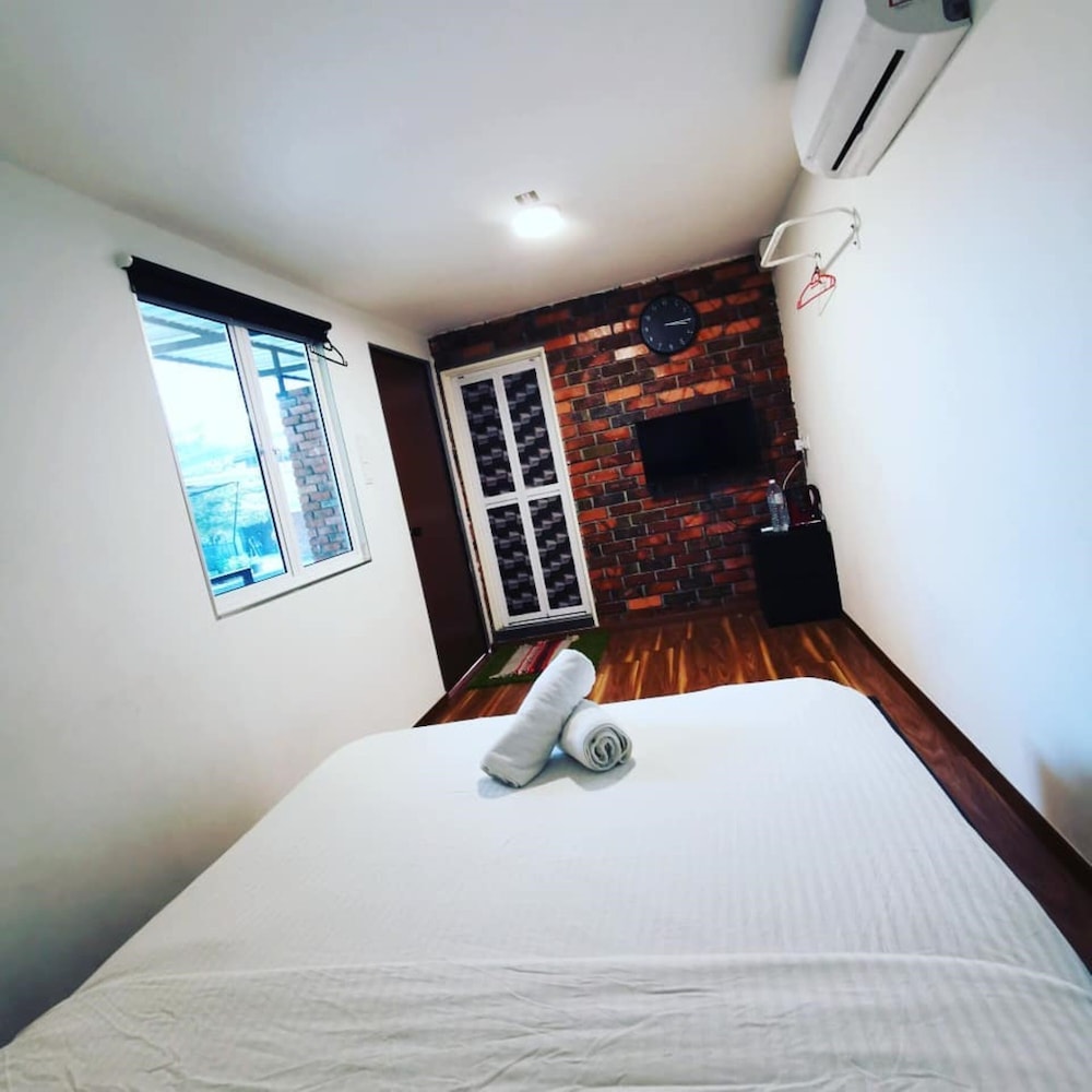 Double Room - Photo 9
