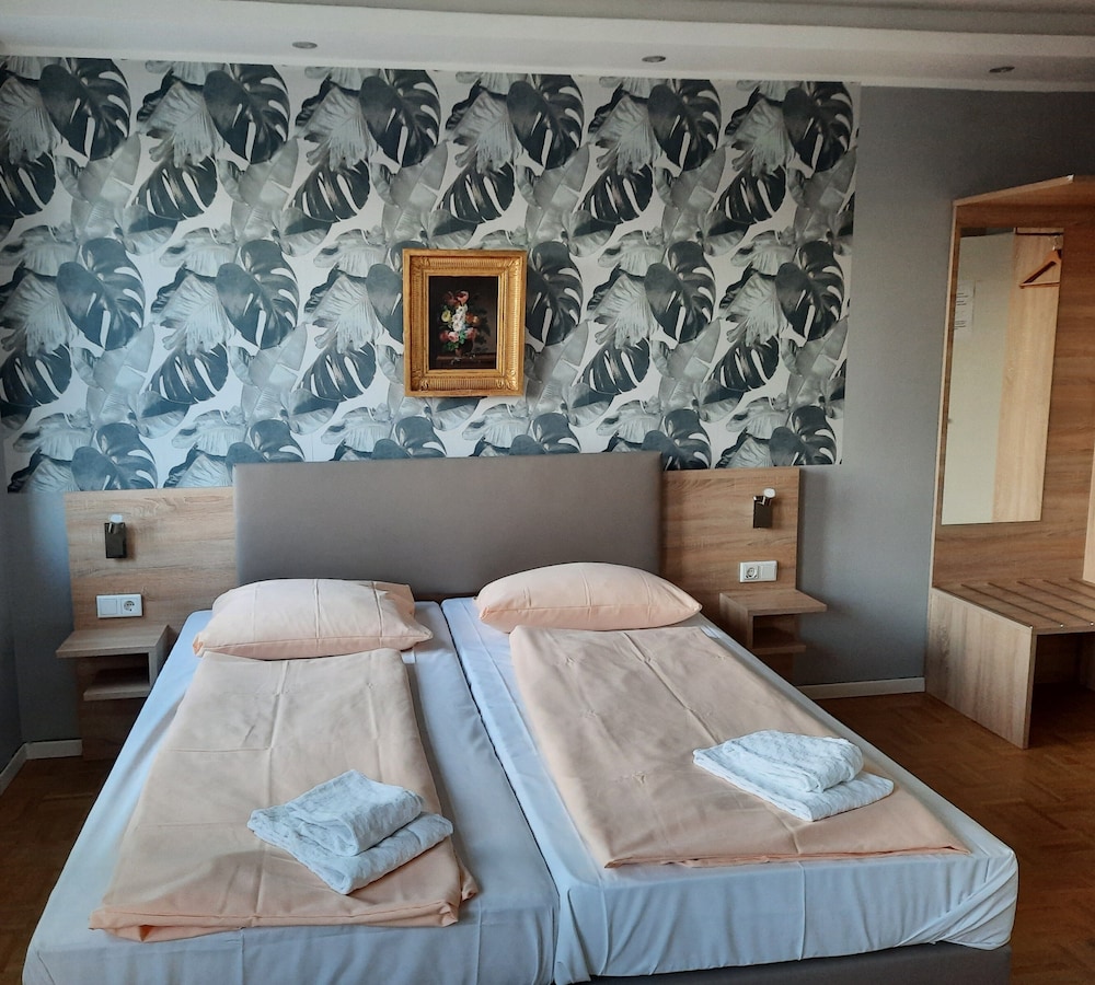 Standard Double Room - Photo 5