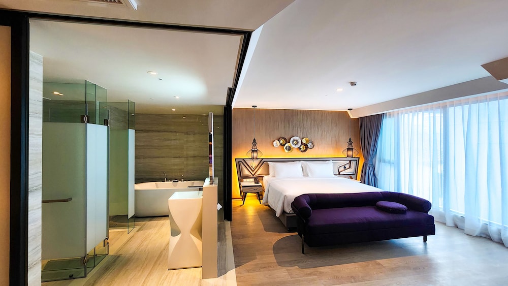 Amethyst Grand Executive - Photo 5